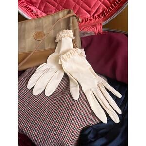 Vintage summer gloves with ruffles, size 6 1/2